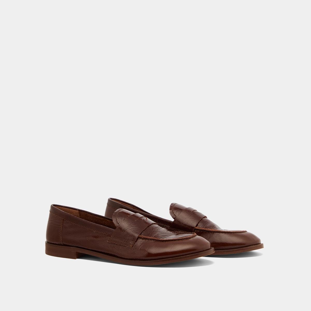 Round-toe loafers in brown shiny leather | THELMA