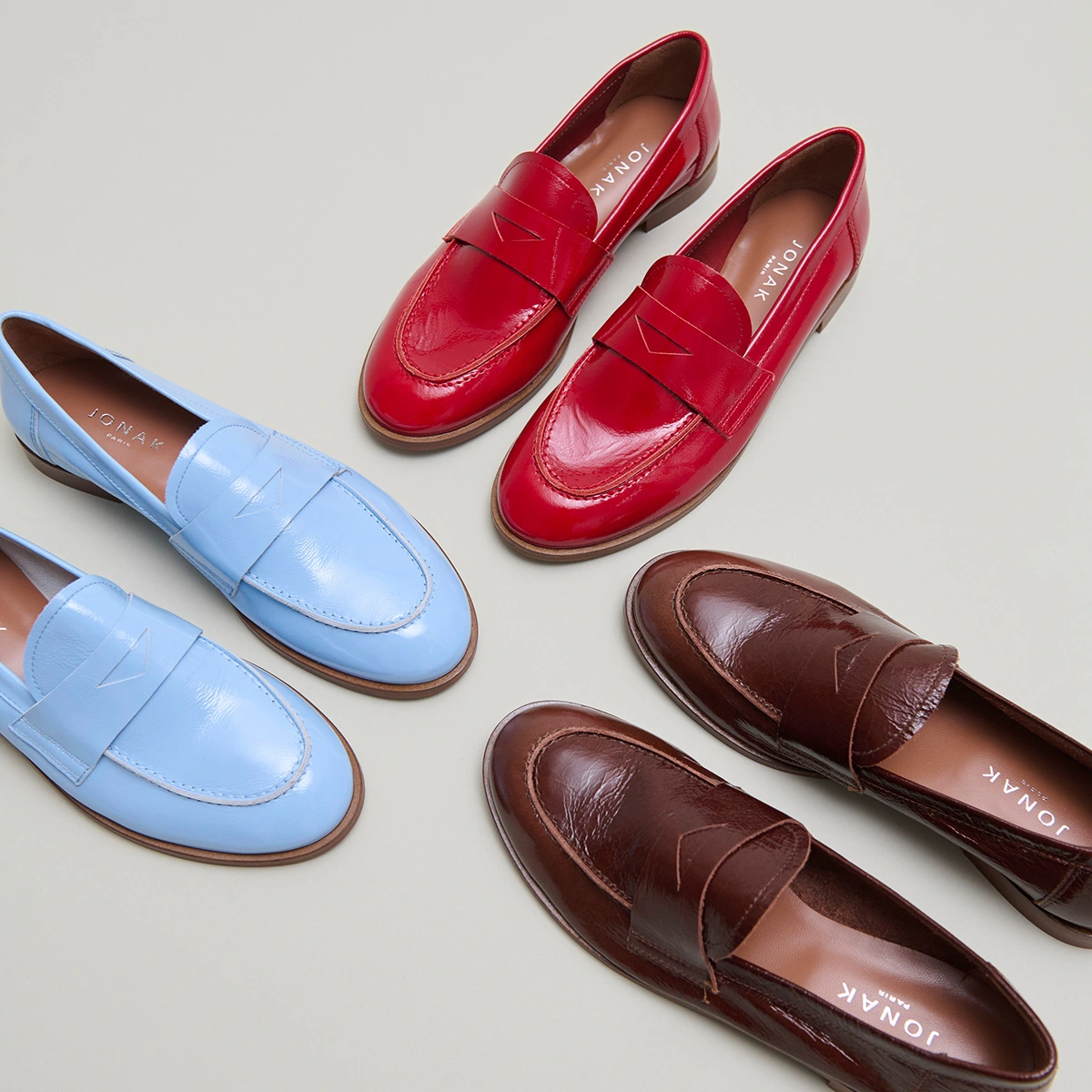 Round-toe loafers in brown shiny leather | THELMA