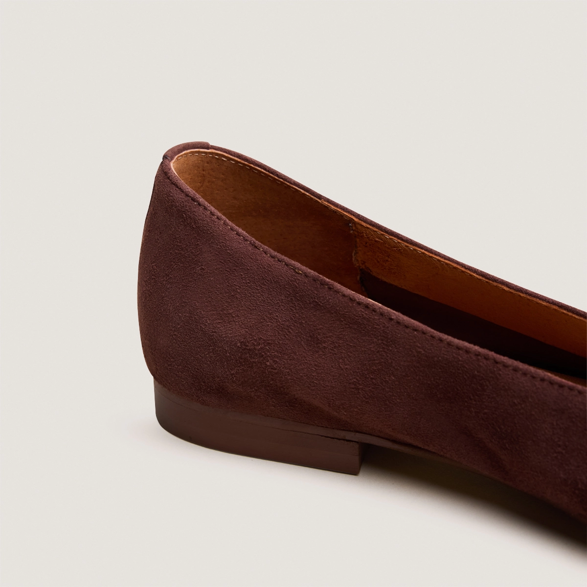 Pointed-toe ballet flats in dark brown velvet | DASSUS