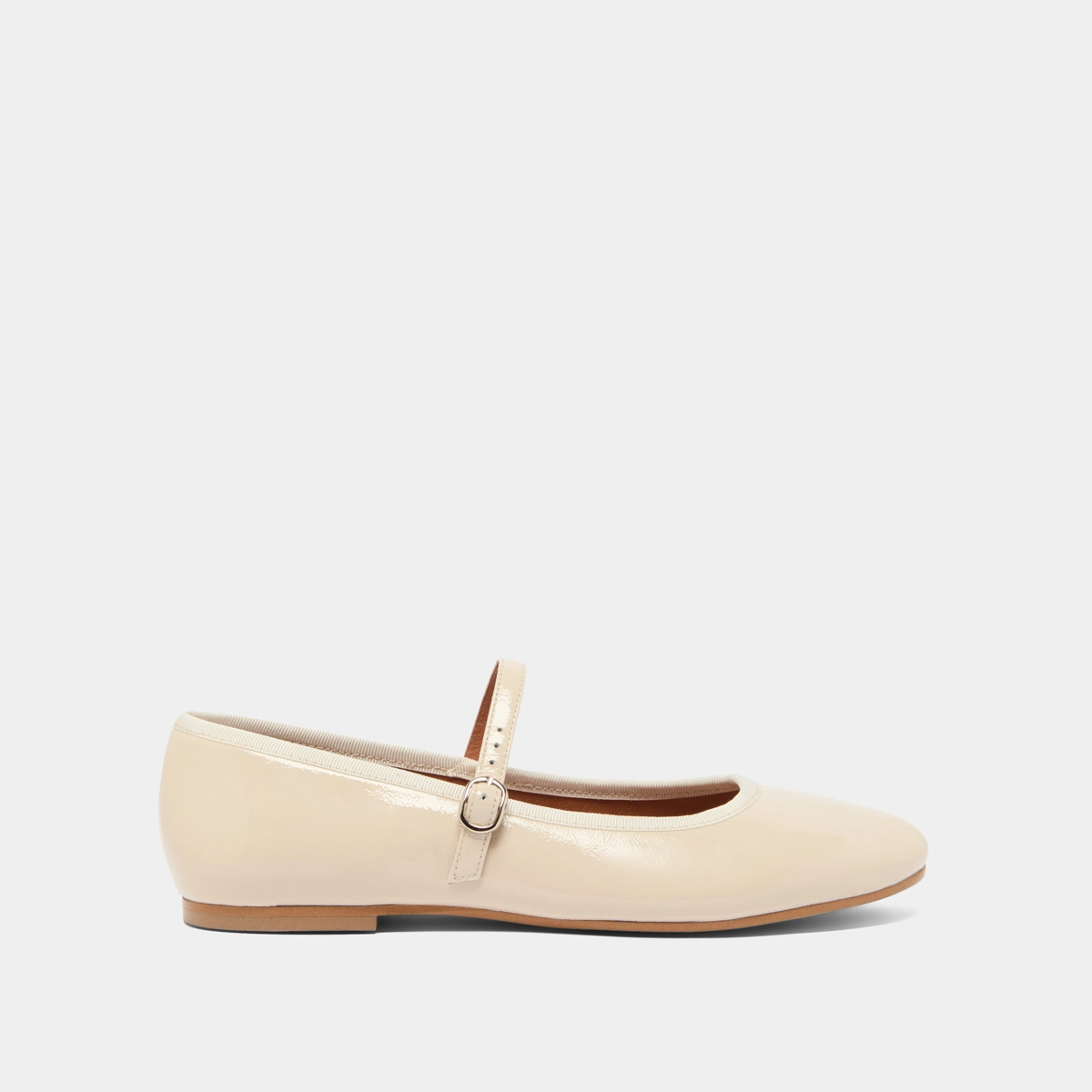 Ballet flats with straps in ecru pleated varnish | DOUCEUR