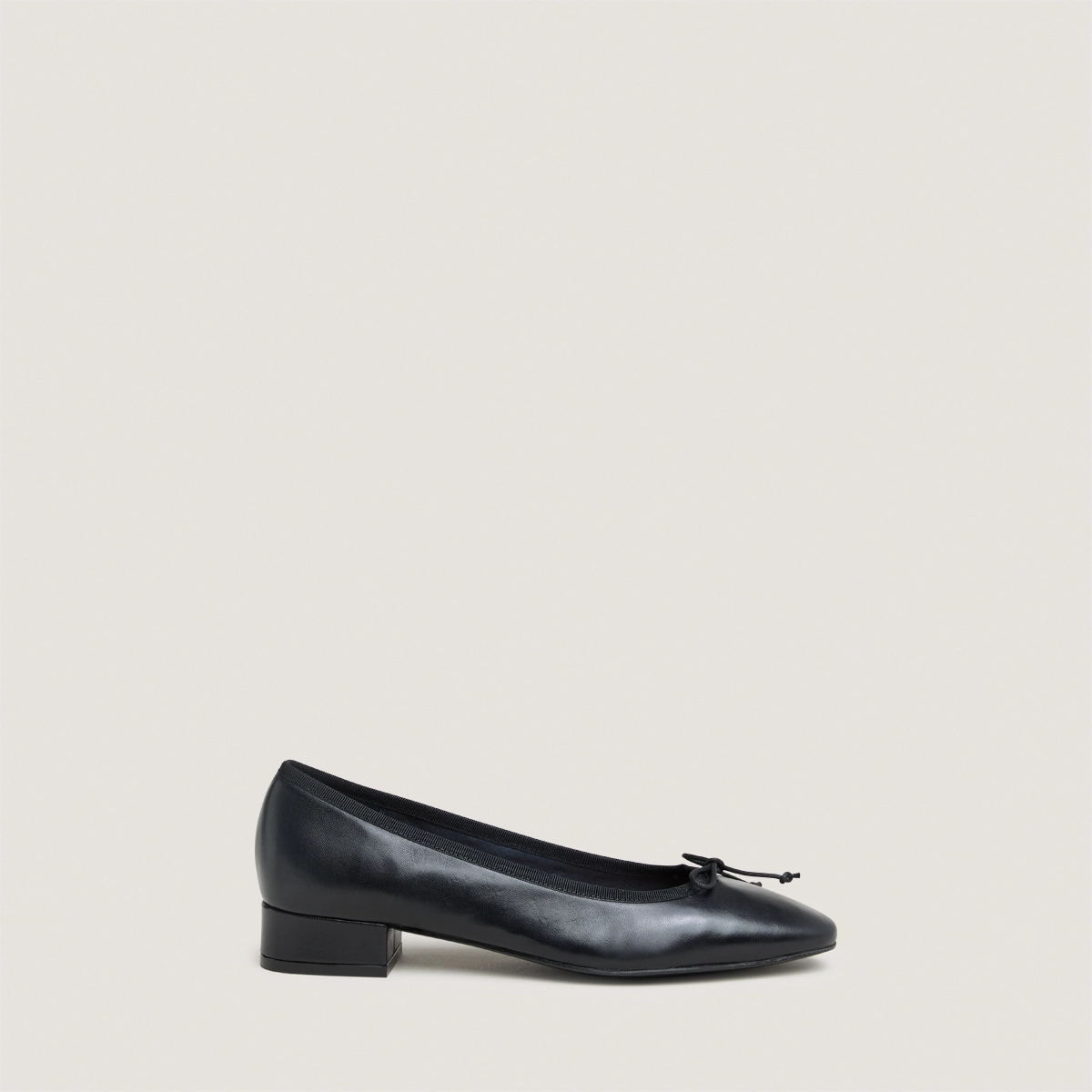 Heeled ballet flats in black leather | DADOU
