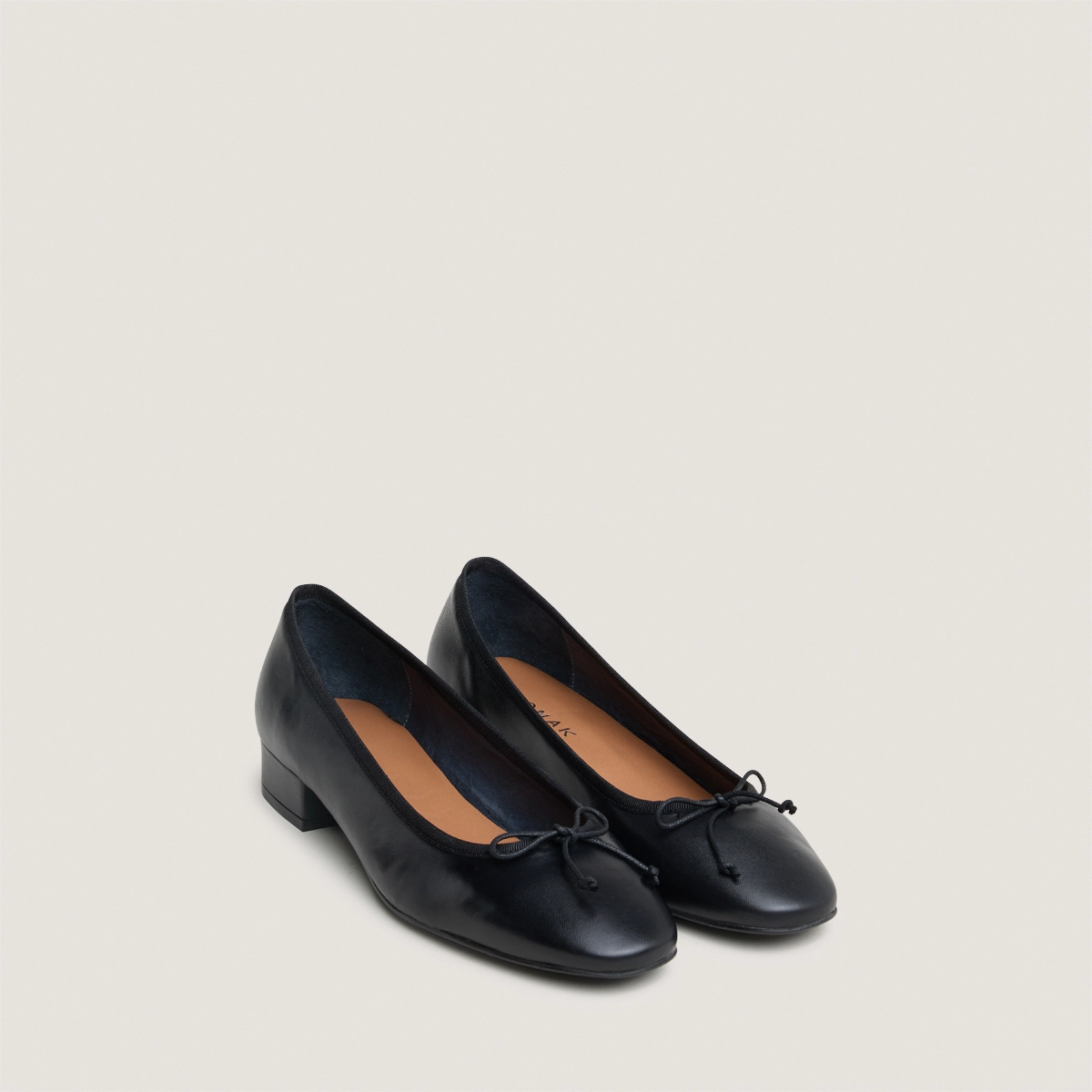 Heeled ballet flats in black leather | DADOU