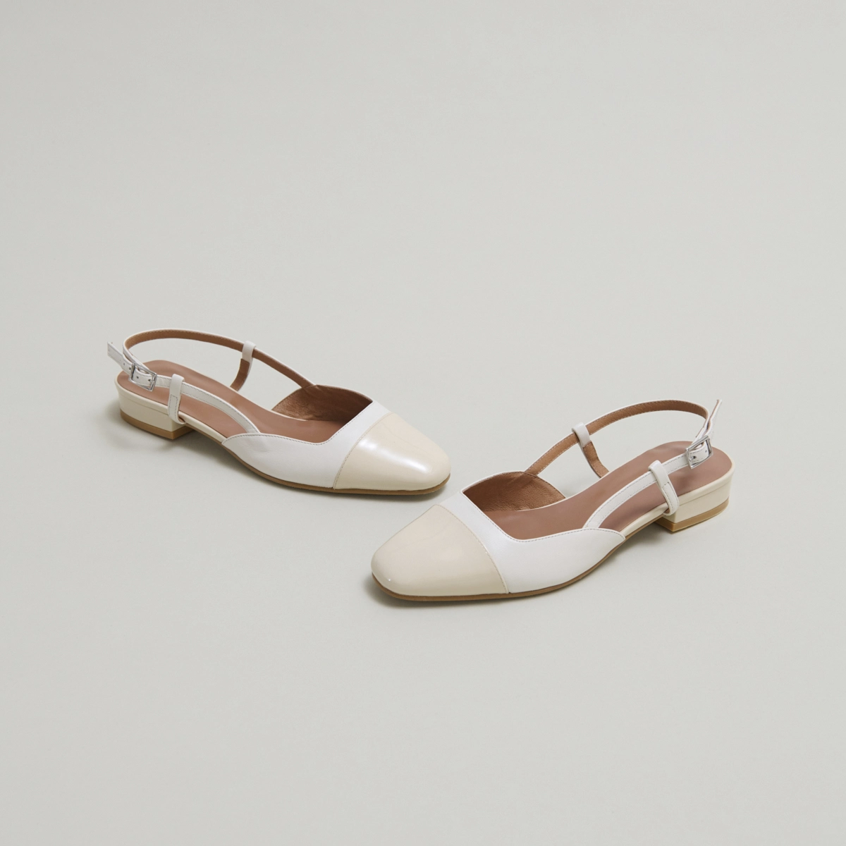 Slingbacks ballet flats in ecru patent and leather | DHAPOU