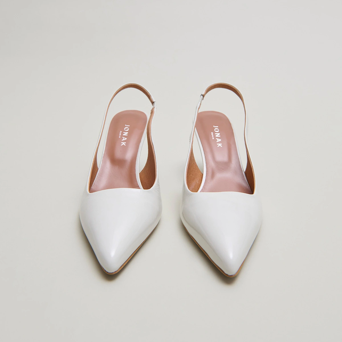 Pointed-toe pumps in pearl pleated varnish | DIAMANTINE