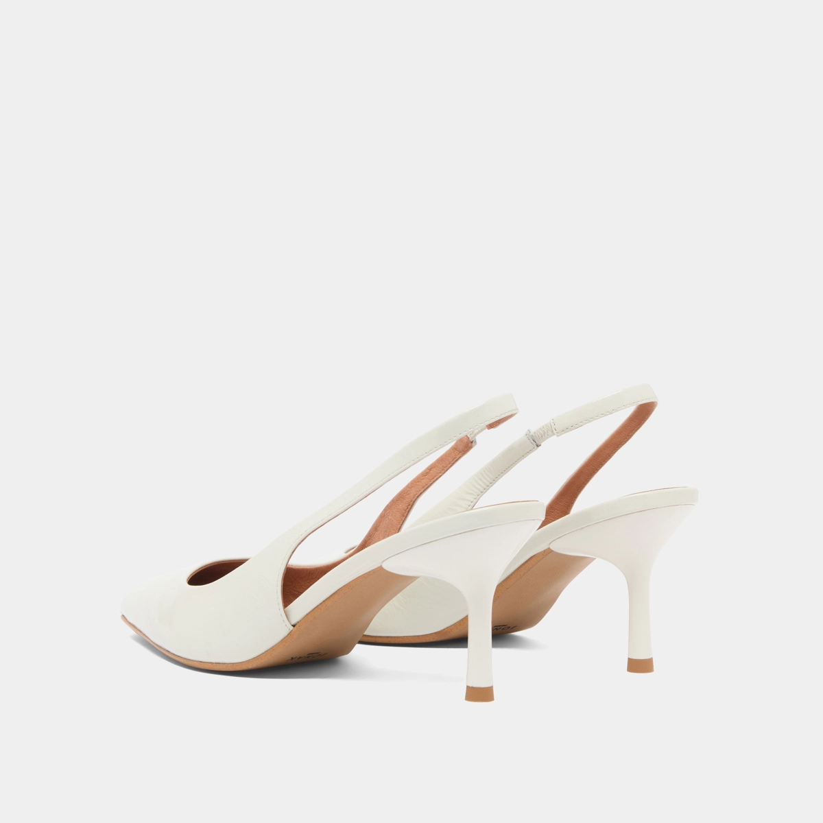 Pointed-toe pumps in pearl pleated varnish | DIAMANTINE