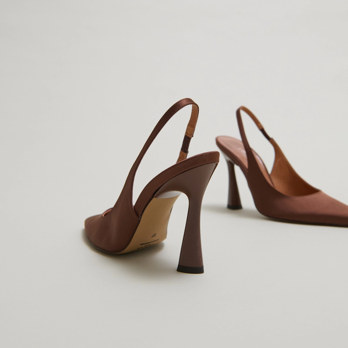 Pointed-toe slingbacks in brown satin | DRESSY