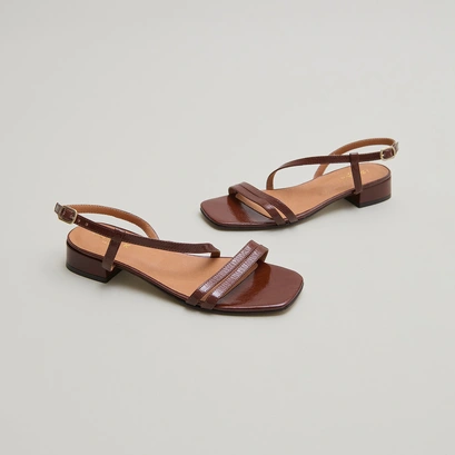 Sandals with small heels in dark brown shiny leather | anaya