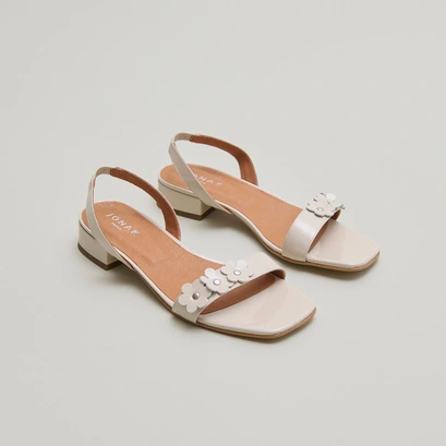 Flower sandals in ecru varnish | anouchka