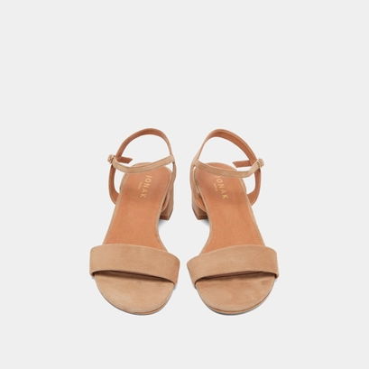 Square-heeled sandals in camel velvet | via
