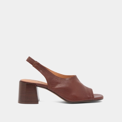 Open-toe sandals in brown leather | brownie