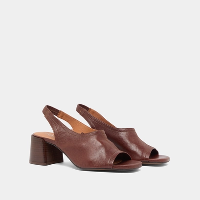 Open-toe sandals in brown leather | brownie