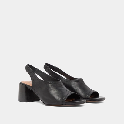 Open-toe sandals in black leather | brownie