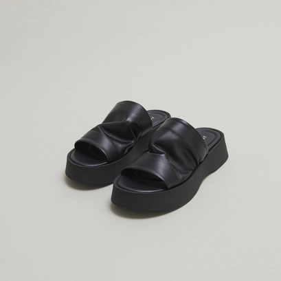 Platform mules in black leather | ERNEST
