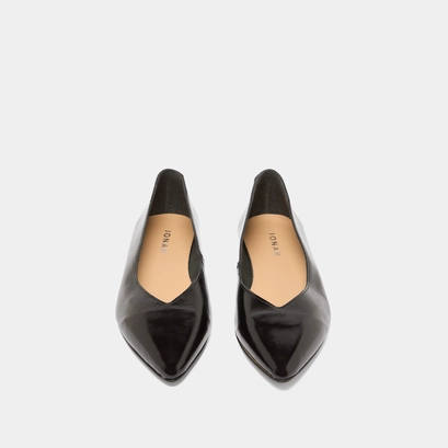Pointed-toe ballet flats in black pleated varnish | noemie