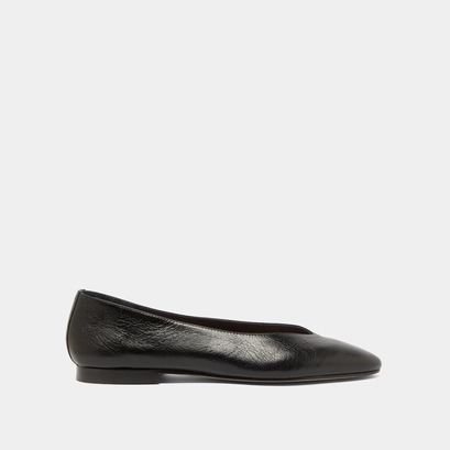 Pointed-toe ballet flats in black distressed leather | dassus