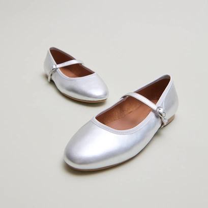 Ballet flats with straps in silver metallic leather | DOUCEUR