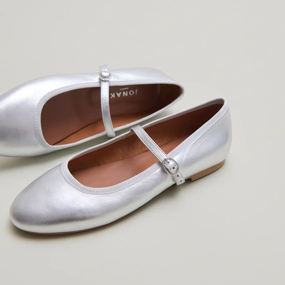 Ballet flats with straps in silver metallic leather | DOUCEUR