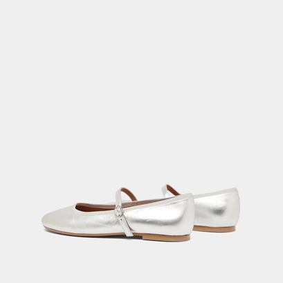 Ballet flats with straps in silver metallic leather | DOUCEUR