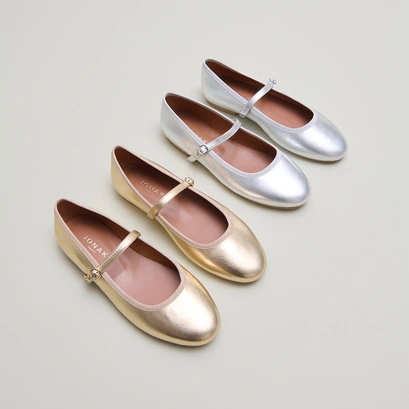 Ballet flats with straps in silver metallic leather | DOUCEUR
