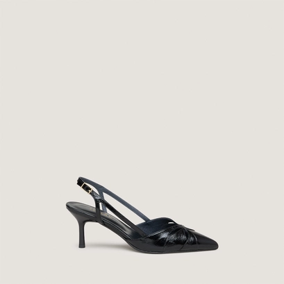 Slingback pumps with pointed toes in black shiny leather | damour