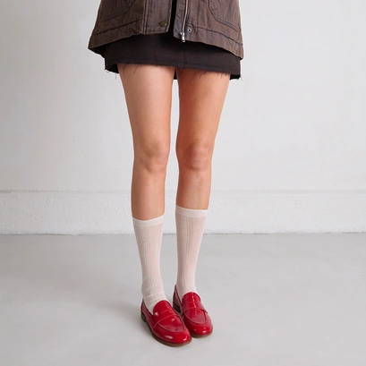 Round-toe loafers in red pleated varnish | THELMA