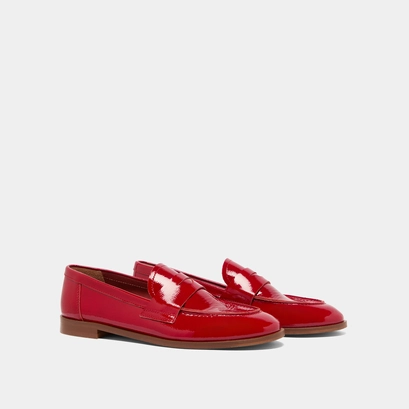 Round-toe loafers in red pleated varnish | THELMA