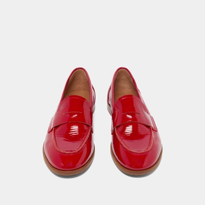 Round-toe loafers in red pleated varnish | THELMA