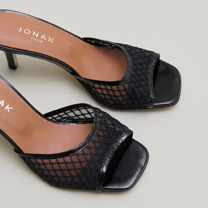 Heeled mules in black shiny leather and black mesh | VOILE