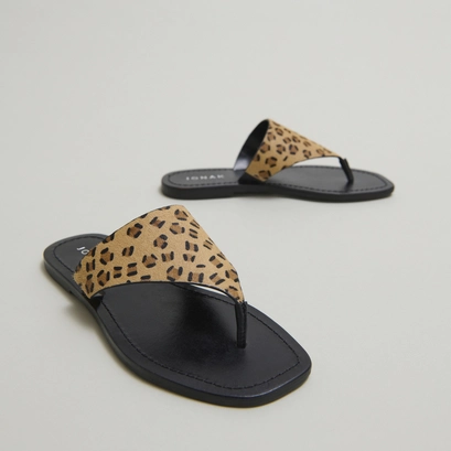 Beach sandals in leopard print | sydney