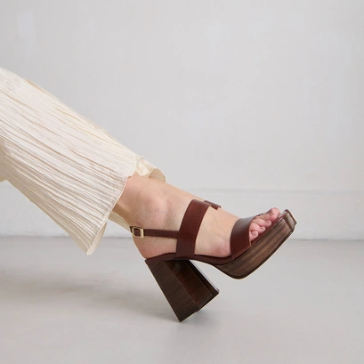 Sandals in brown leather | verde