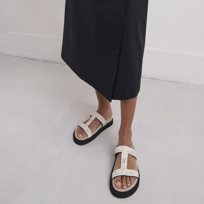 Platforms sandals in ecru glazed leather | luana