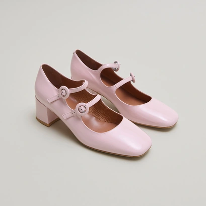 Mary Janes with double straps and rounded toes in light pink varnish | DELOU