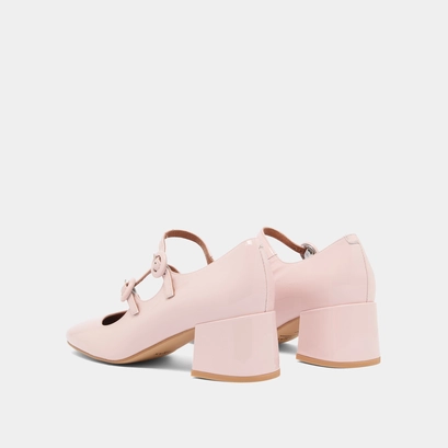 Mary Janes with double straps and rounded toes in light pink varnish | DELOU