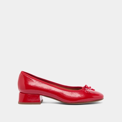 Ballet flats with small heels in red pleated varnish | DYBIL