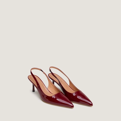 Pumps with pointed toes in burgundy varnish | diamantine