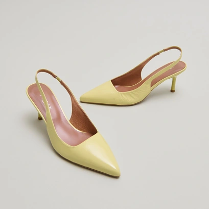 Pumps with pointed toes in yellow pleated varnish | DIAMANTINE