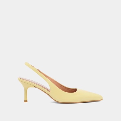 Pumps with pointed toes in yellow pleated varnish | DIAMANTINE
