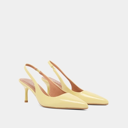 Pumps with pointed toes in yellow pleated varnish | DIAMANTINE