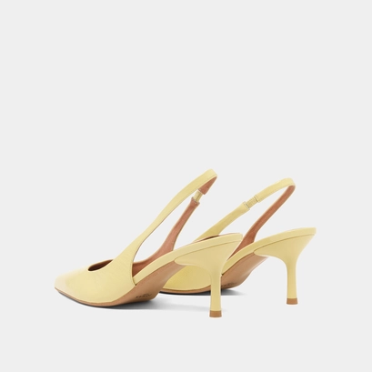 Pumps with pointed toes in yellow pleated varnish | DIAMANTINE