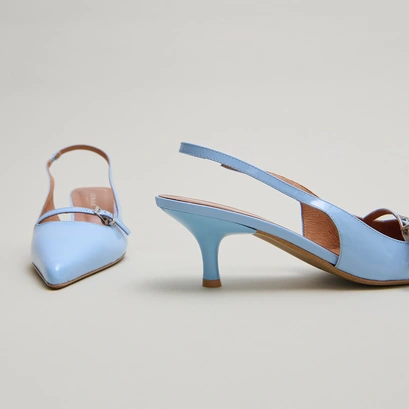 Heeled pumps in light blue varnish | DAMOISELLE