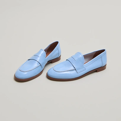 Round-toe loafers in light blue pleated varnish | THELMA