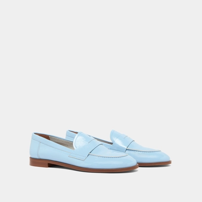 Round-toe loafers in light blue pleated varnish | THELMA