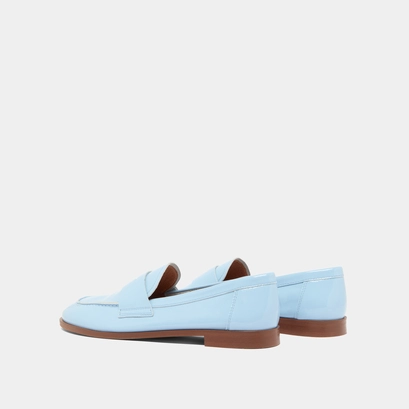Round-toe loafers in light blue pleated varnish | THELMA