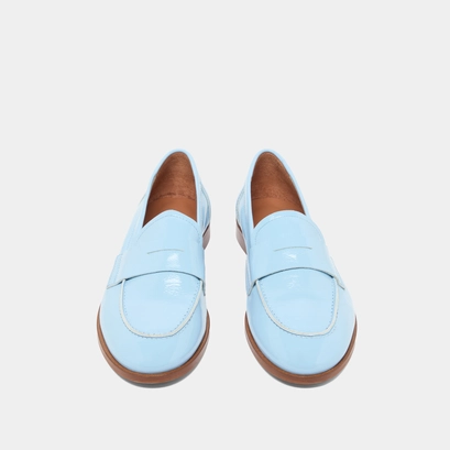 Round-toe loafers in light blue pleated varnish | THELMA