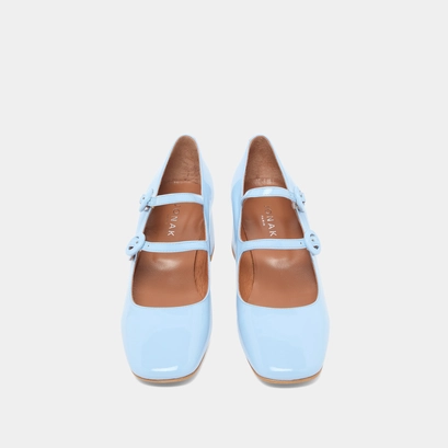 Babies with double straps and rounded toes in light blue varnish | DELOU