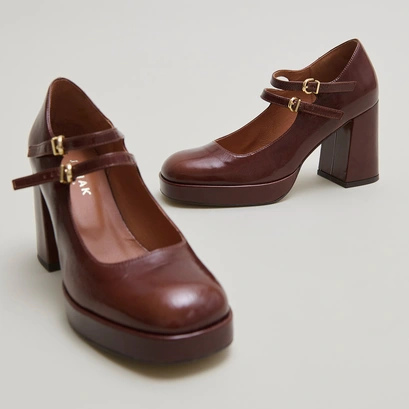 Babies with double straps and rounded toes in shiny brown leather | verite
