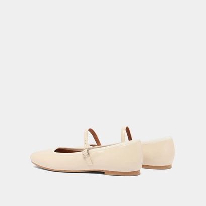 Ballet flats with straps in ecru pleated varnish | douceur