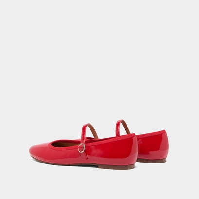 Strap ballet flats in red pleated varnish | DOUCEUR