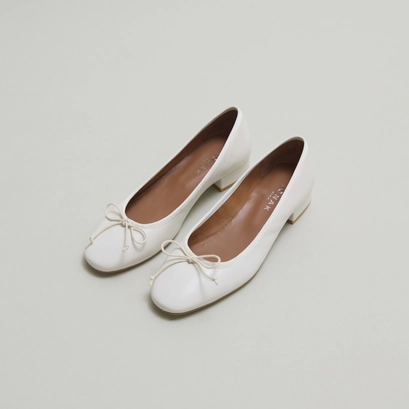 Heeled ballet flats in ecru leather | DADOU