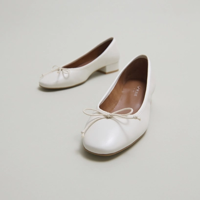 Heeled ballet flats in ecru leather | DADOU
